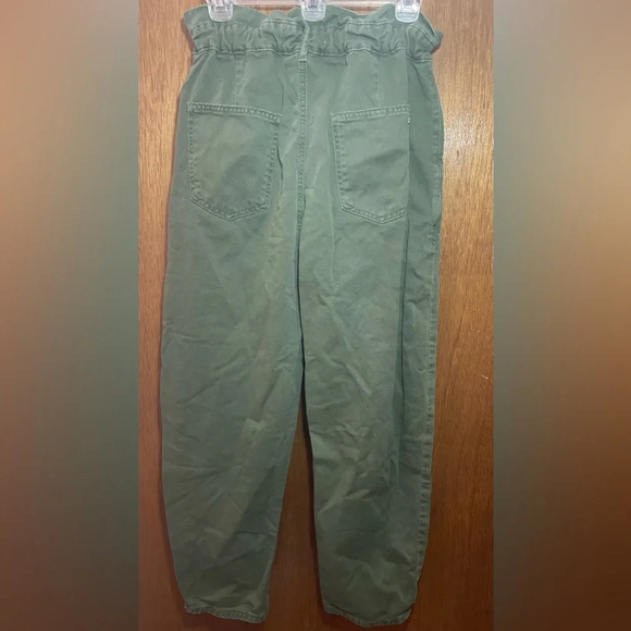 Zara Women’s Paperbag Baggy Carrot Angle Rigid Green Pants size 6 NWOT - Picture 1 of 7